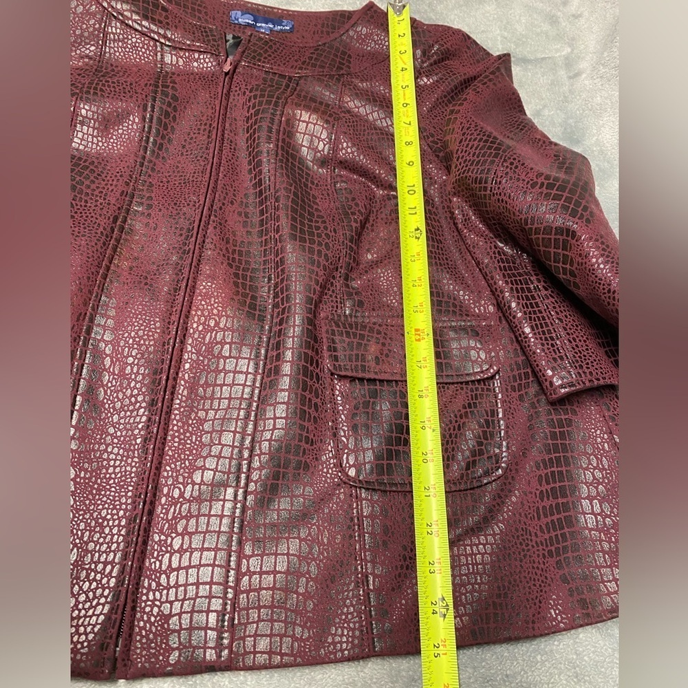 Susan Graver Style Zipper Jacket Women's Maroon‎ Faux Alligator Print 1X - Picture 8 of 8